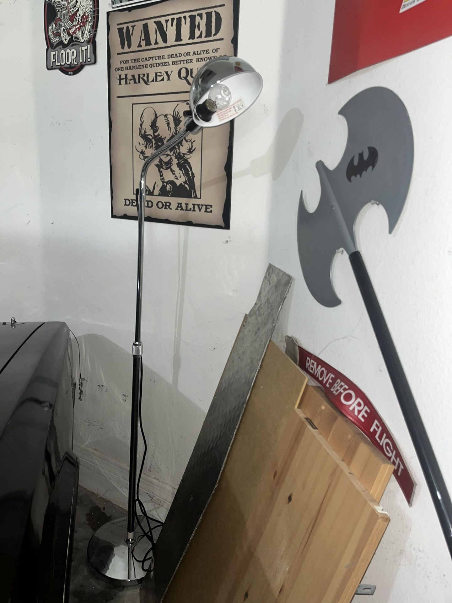 Metal adjustable floor lamp