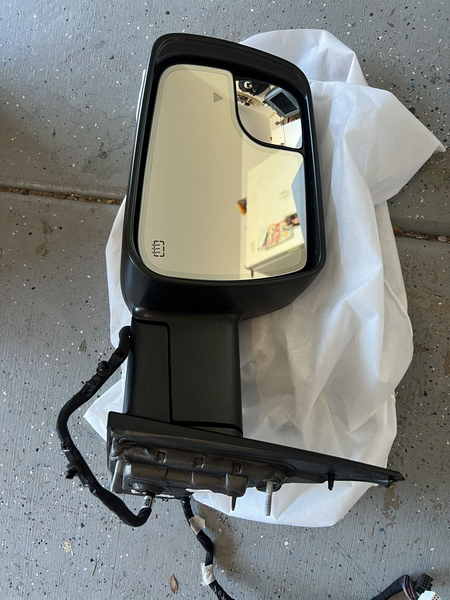 2022 Ram 1500 Mirror