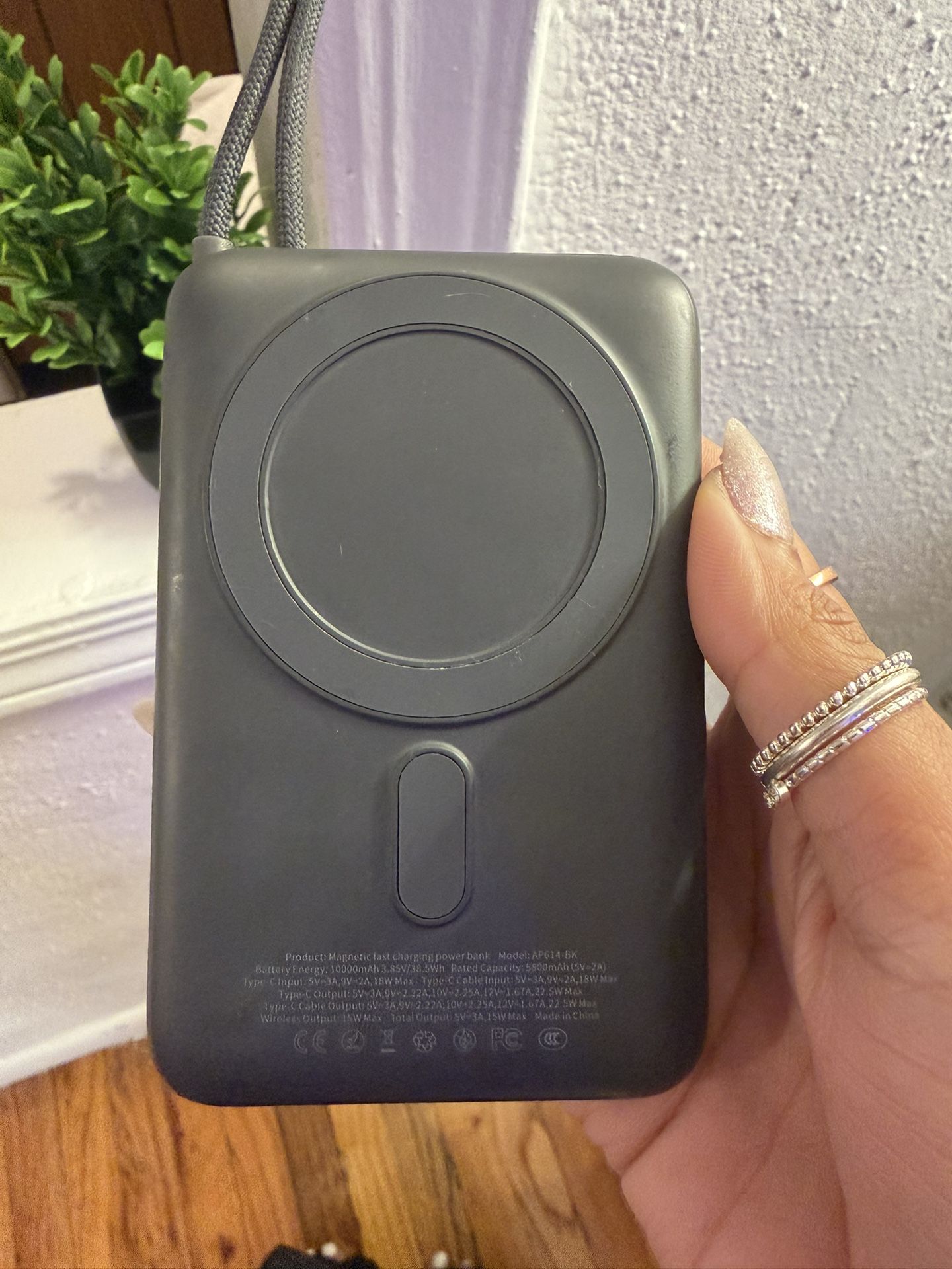 Apple IPhone 12-17 Pro/Max MagSafe Portable Charger with Phone Stand - Sleek