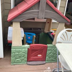  Kids Outside Playhouse 