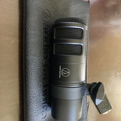 Audio-Technica AT2040 Hypercardioid Dynamic Podcast Microphone