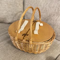 Small Picnic Basket 