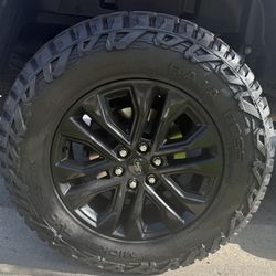 Mickey Thompson 35” Tires *Like New*