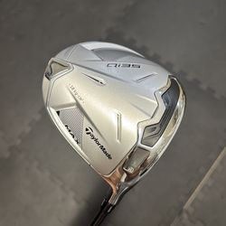 Brand new platinum MAX designer series, Taylormade QI35 DRIVER Head cover included 60 gram stiff flex Mitsubishi Diamana 10.5 loft (adjustable)