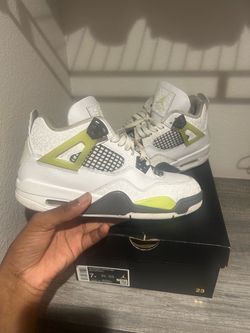 Jordan 4s Light lemon