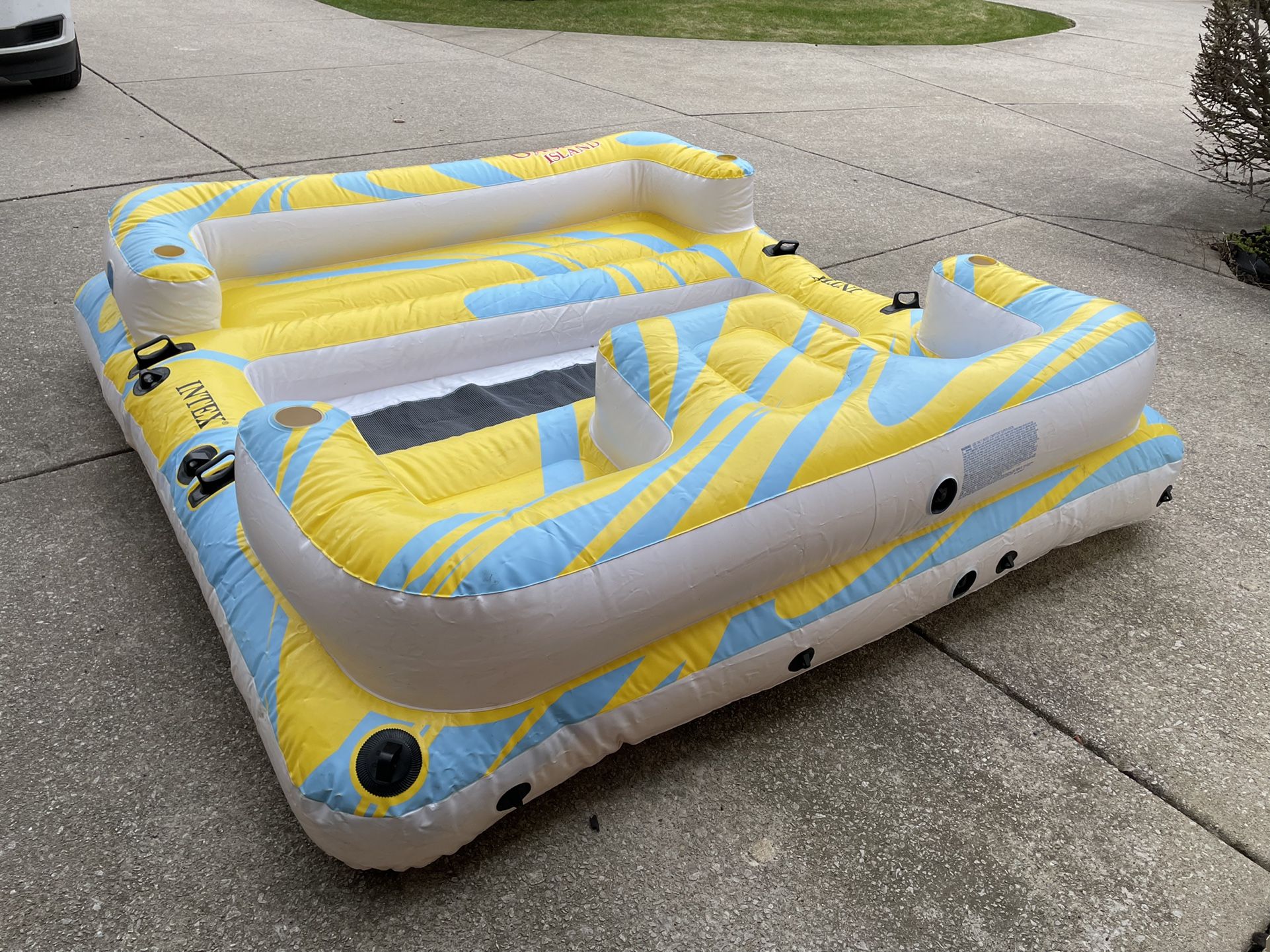 Floating Inflatable 6to 8 People Island Tube For Boaters Or Otherwise