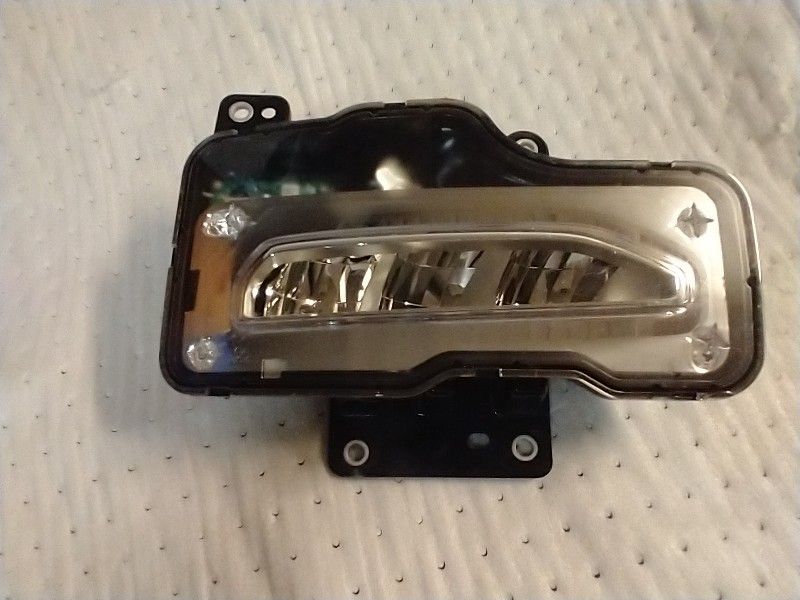 2016 To 2018 GMC 1500 Driver Side Fog Light LED OEM Park