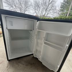 Frigidaire Mini fridge