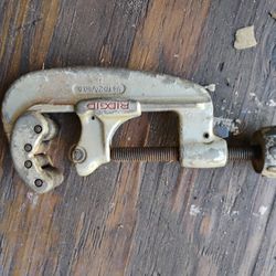 large rigid pipe cutter Cuts quarter inch up to two and a half inch pipe good shape