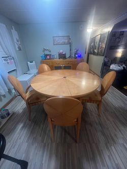 Round Sunburst Dining Table Set – matching hutch with tons of storage Very Heavy & Sturdy! ✨ bring plenty of help I can’t help lift $150 or best offer