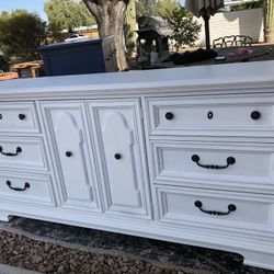 Dresser White 
