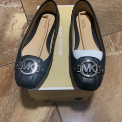 Michael Korrs Flat Shoes Size 7
