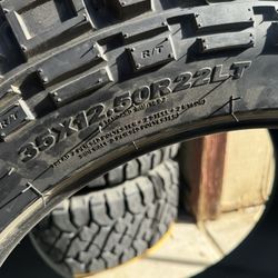 80 percent new asking 700 obo I’ll Trow a extra tire on top 35x12.50R22LT brand klevers RT