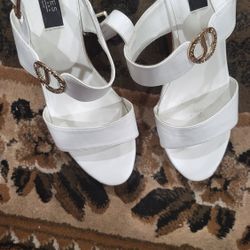 Jones New York White Wedge Sandals with Elegant Design