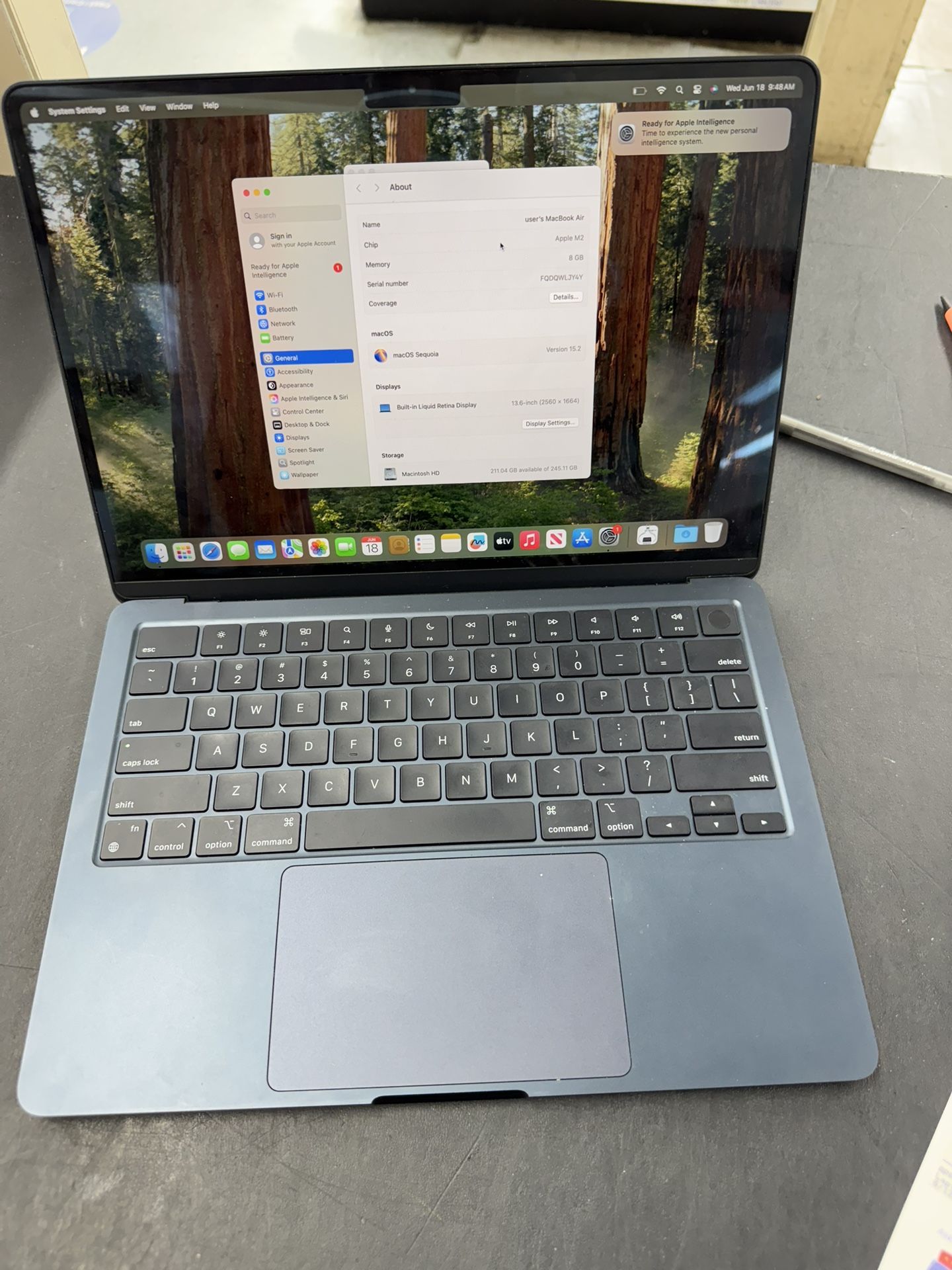 MACBOOK AIR WITH M2 Chip ,8gb In Memory And 256Gb Storage