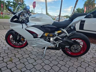 2021 ducatri V2