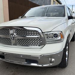 2018 RAM LARAMIE  4x2