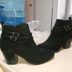 Women's Boots Size 6