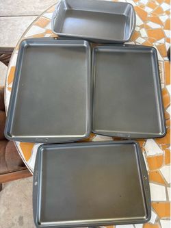 Set of 4 baking sheets cake pan