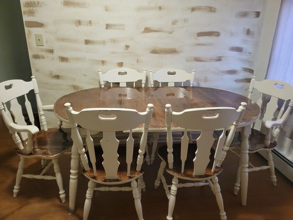 Kitchen Table W/ 6 Chairs **FREE**