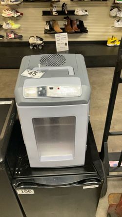 Compact refrigerator