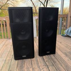 QSC KW153 15in 3-Way Powered Speaker