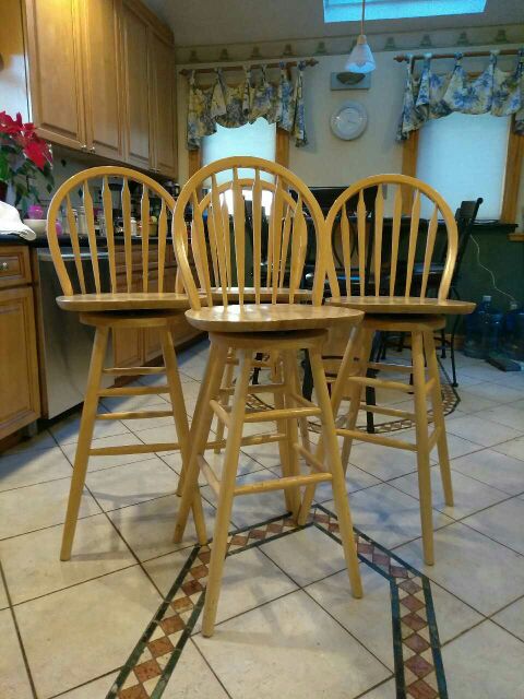 4 Kitchen swivel chairs