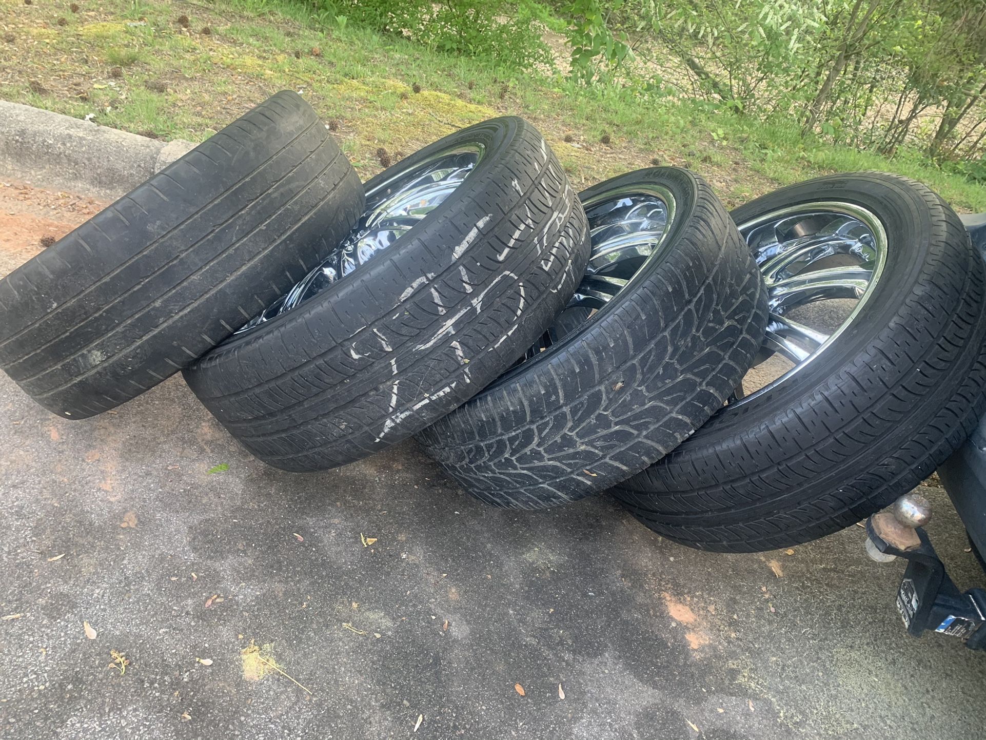 Rims Size 255/35/22 5 Lugs Universal