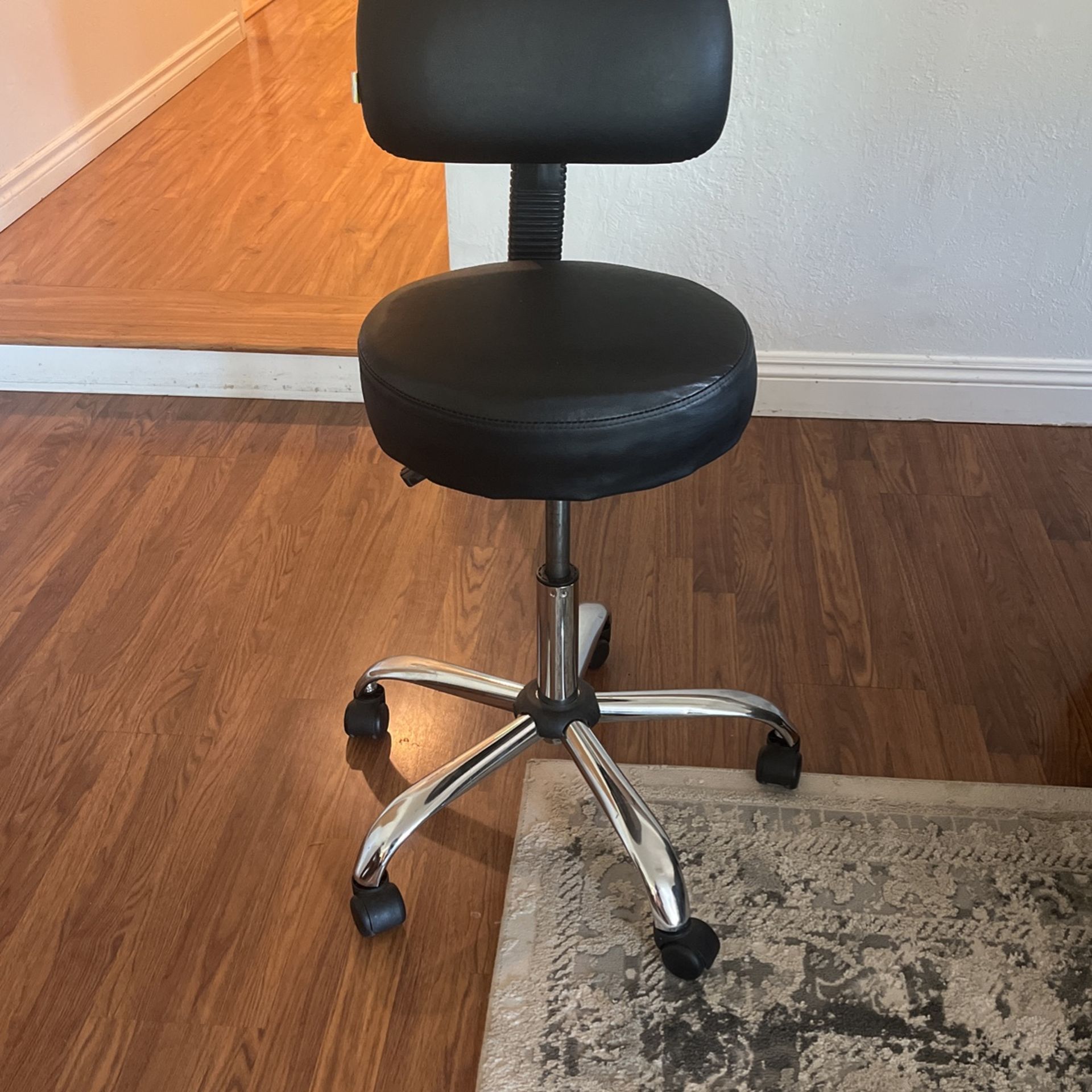 Office/shop Swivel Chair - Adjusts Up And down