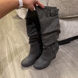 Dark Gray Women’s Wedged Boots Size 7