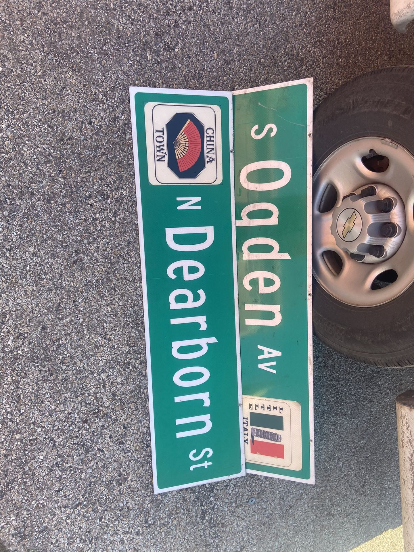 Vintage Chicago Signs Retired Signs