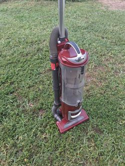 NICE SHARK NAVIGATOR BAGLESS VACUUM