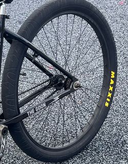 Throne rim (trades read des)