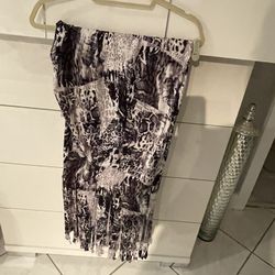 NWT Skirt large VENUS