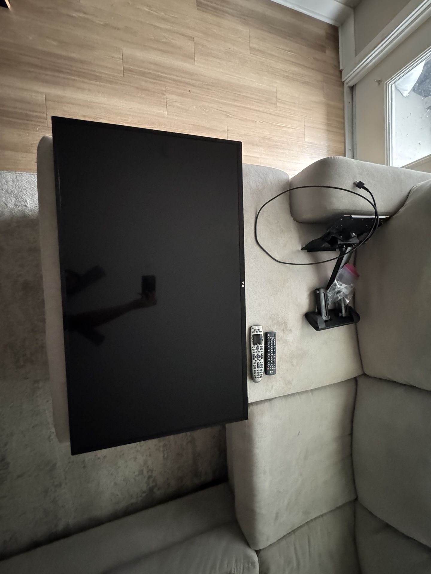 LG 42" TV 1080p