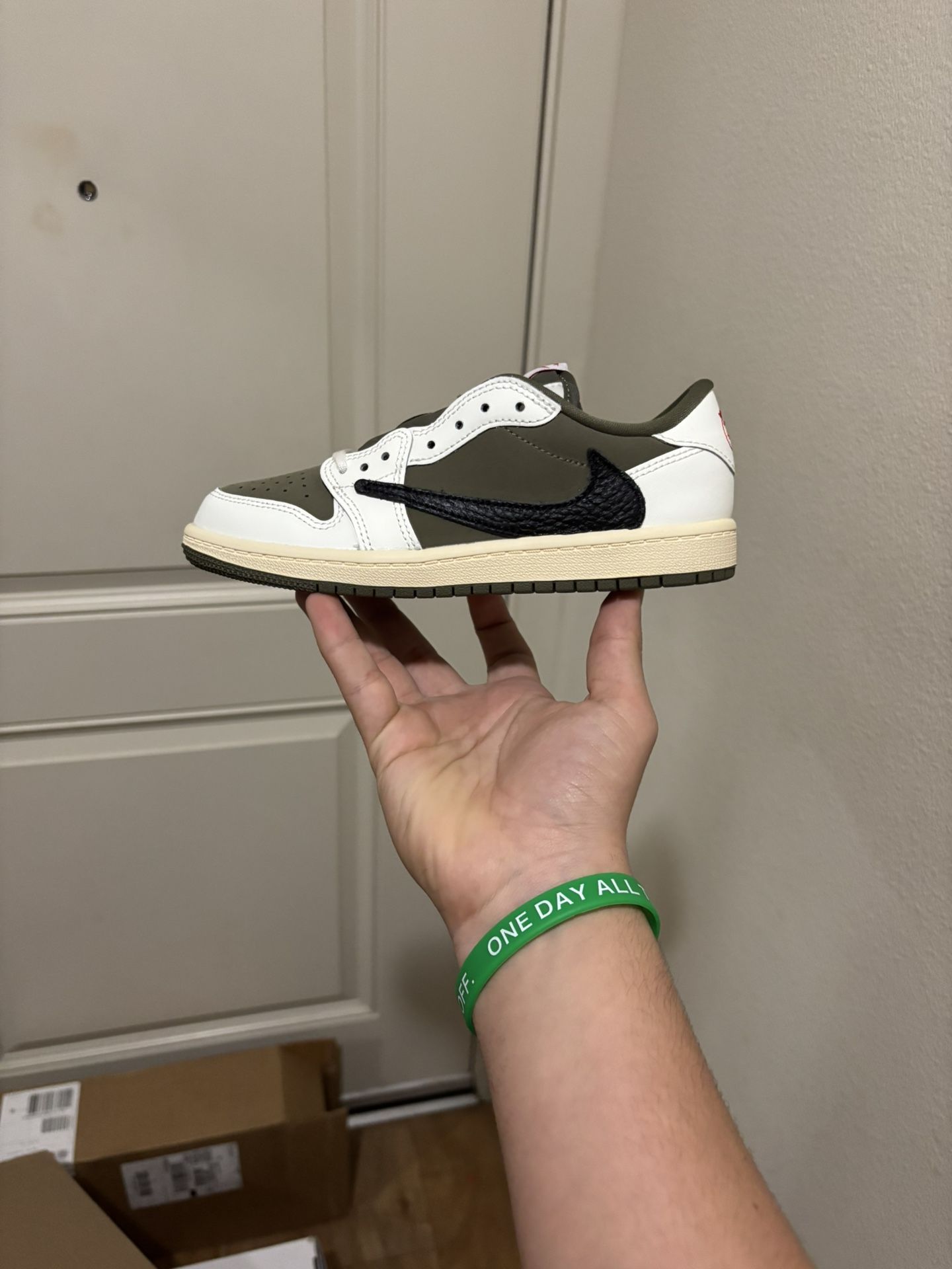 Travis Scott Medium Olive