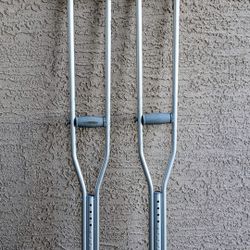 Adjustable Crutches 