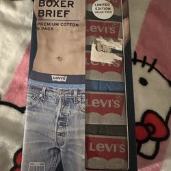 Levis Size M ❤️🎁