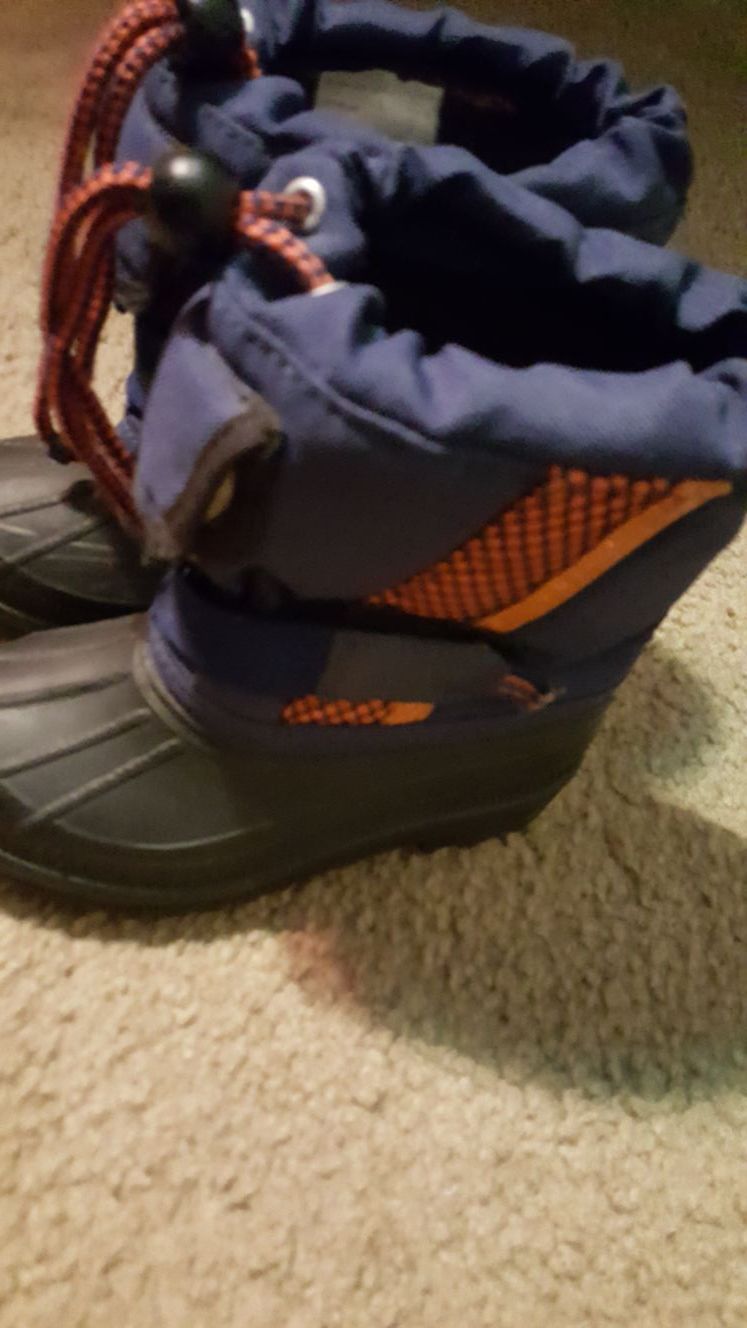 snow boots zize 10