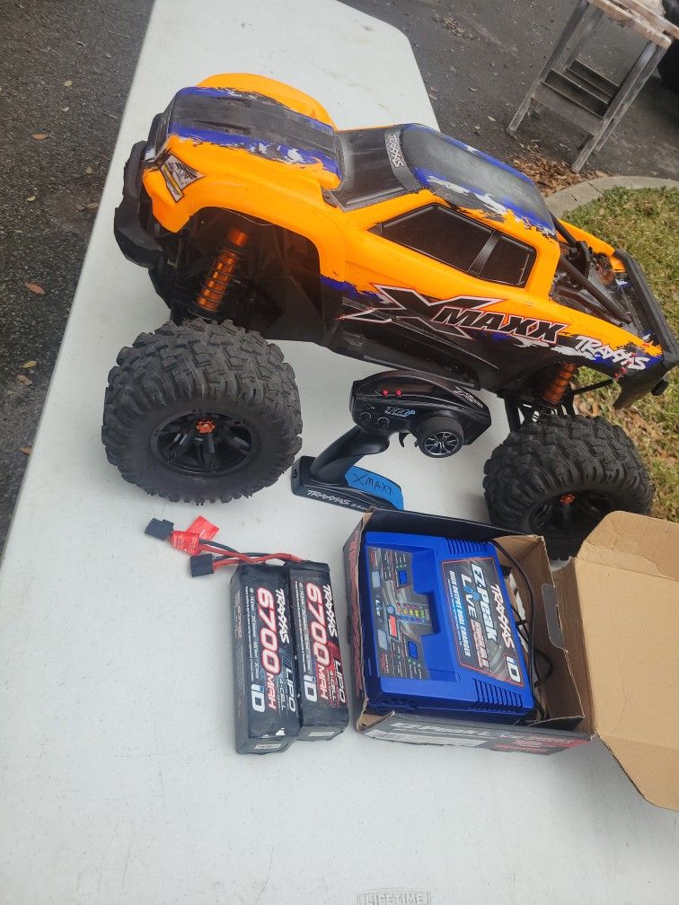 Traxxas XMAXX 8'S