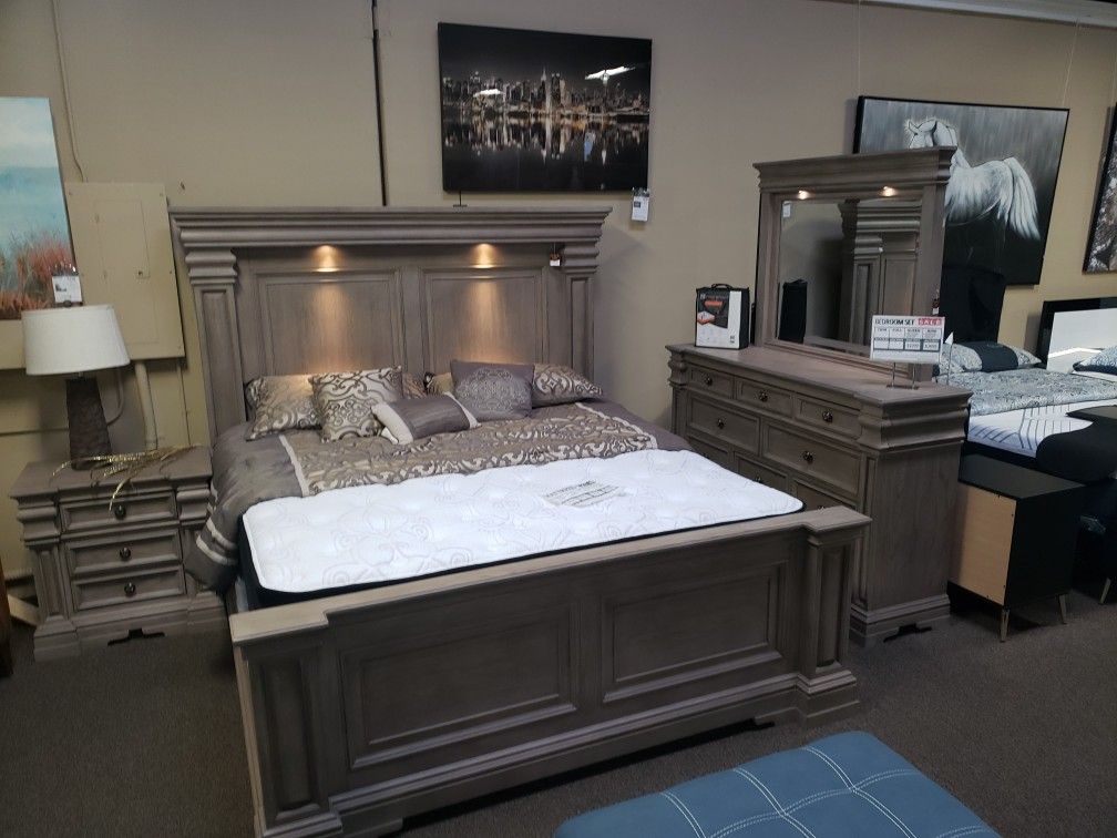 BEAUTIFUL KING BEDROOM SET 4PCS