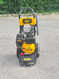 Dewalt 3400psi pressure washer like new condition