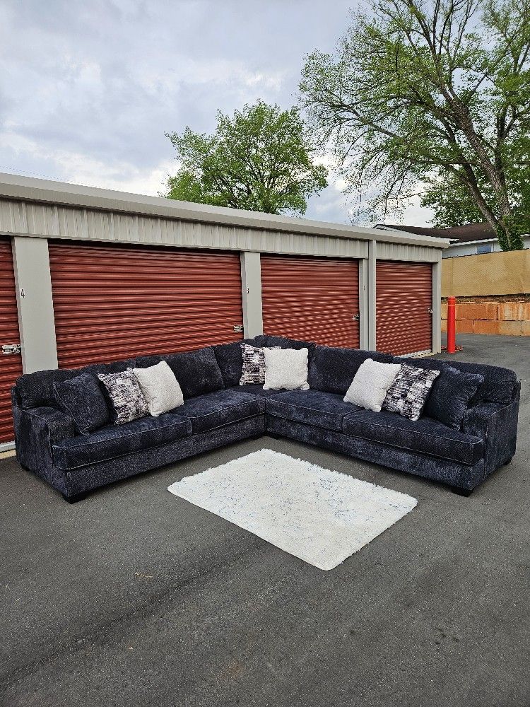 Free Delivery 🚚 Charcoal Rawcliff Ashely Furniture 3pc Sectional