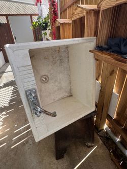 Utility sink ( fiberglass)