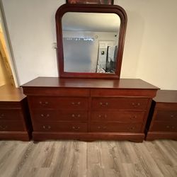 Cherry Wood Dresser and Nightstand Set with Mirror
