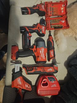 Milwaukee power tools set with drill bits + bag + charger.