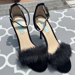 Black velvet heels with faux fur size 7.5