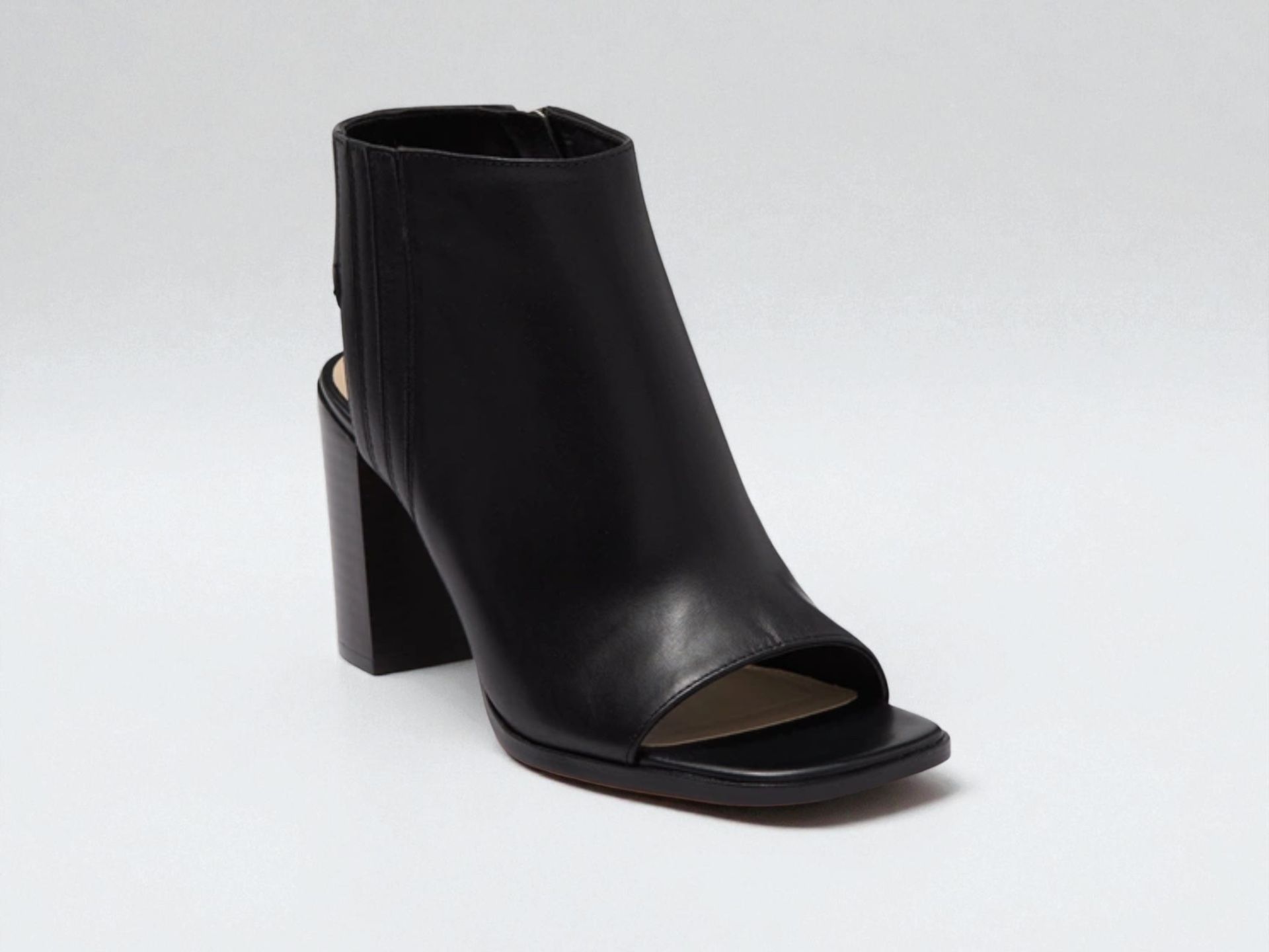 VINCE CAMUTO Kensli Block Heel Sandal – Black 02, Size 9