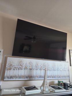SMART 70 INCH SAMSUNG TV.
