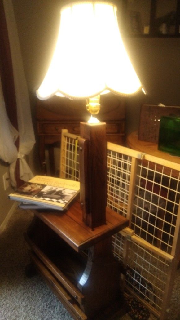 Book Case In Table With Lamp